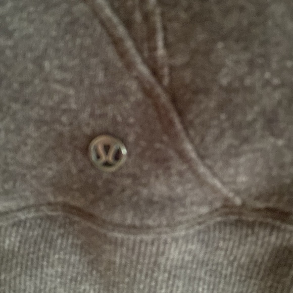 Lululemon Under Wraps Pullover
Heathered Black size 6 hoodie sweatshirt - Picture 11 of 15